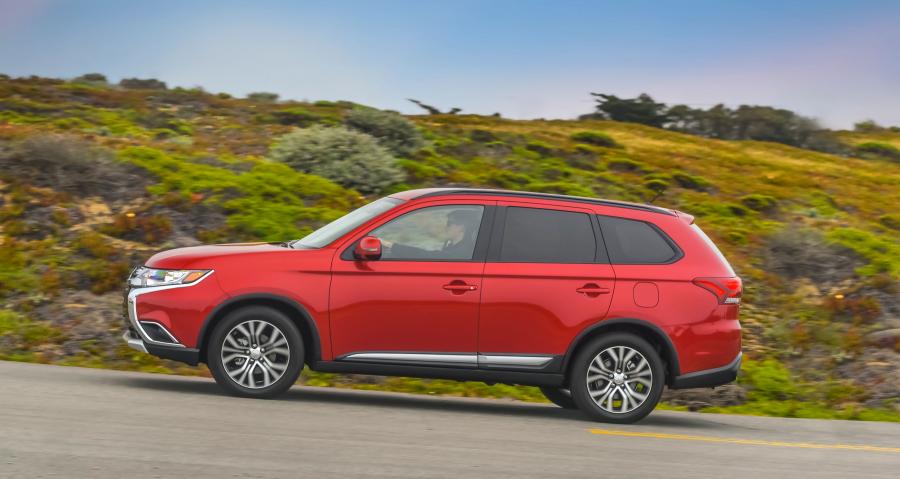  Mitsubishi Outlander 2015 года  (US) (фото 37 из 41)